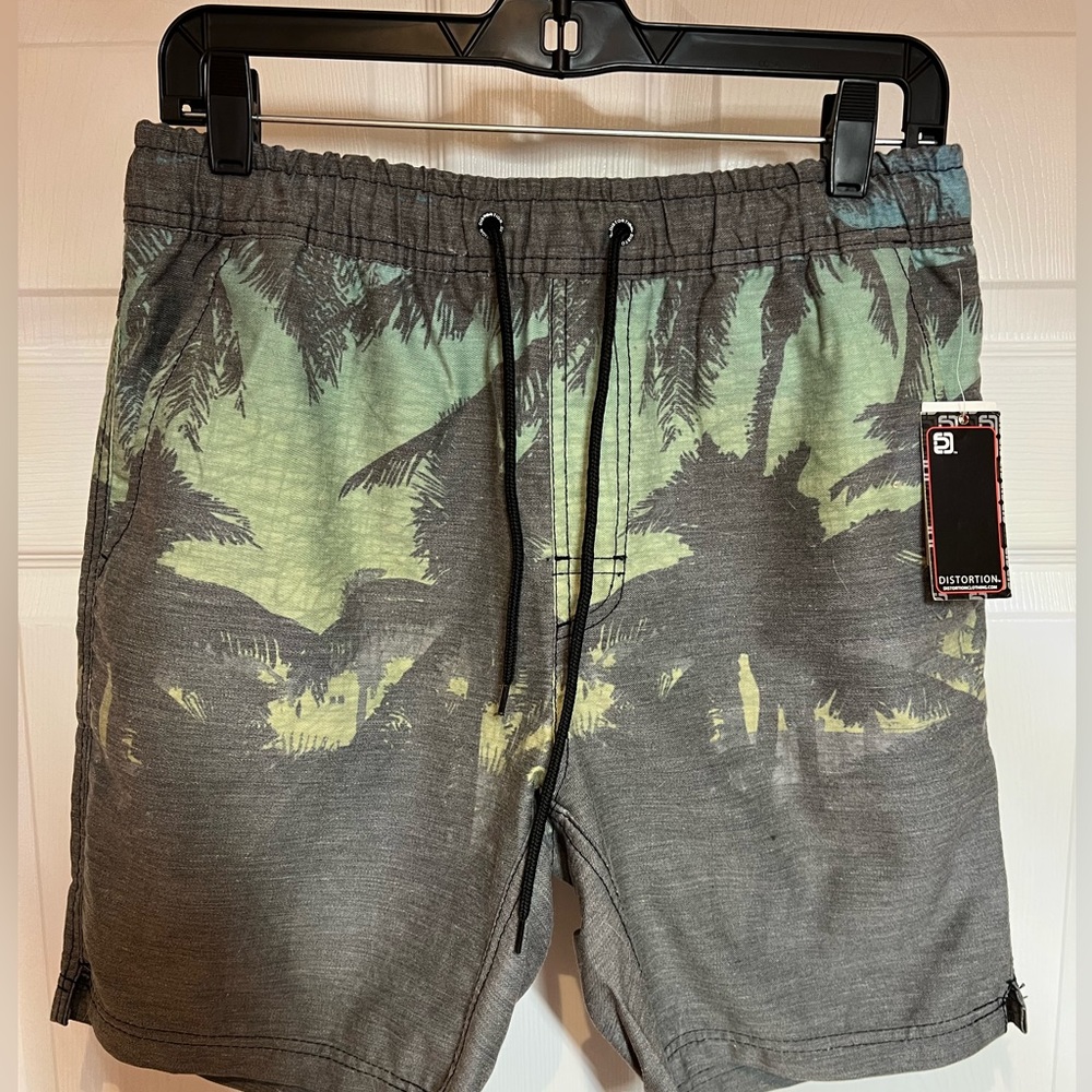 Men’s distortion palm tree shorts size M NWT
